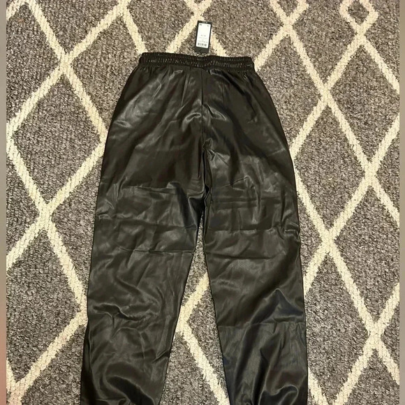 Vero Moda Joggers - Picture 3 of 3